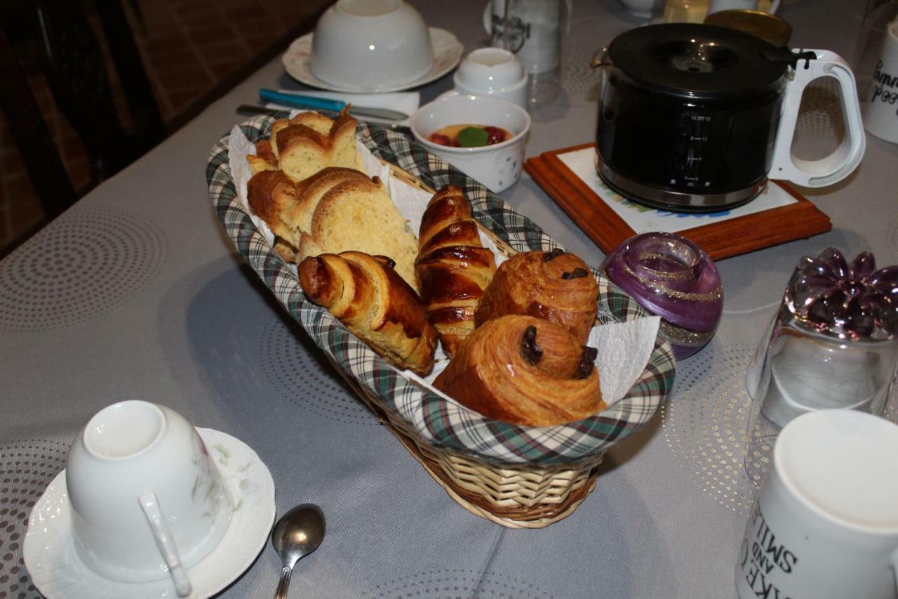 Domaine De La Touche Mosnay Bed & Breakfast Екстериор снимка